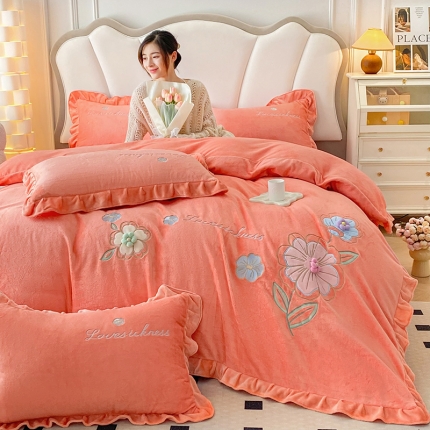 91家纺网 家纺一手货源 找家纺 漫步云240g全消光韩版花边牛奶绒贴布绣刺绣四件套法莱兔毛绒金貂婴儿绒