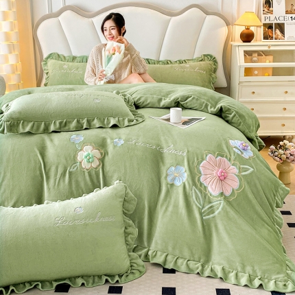 91家纺网 家纺一手货源 找家纺 漫步云240g全消光韩版花边牛奶绒贴布绣刺绣四件套法莱兔毛绒金貂婴儿绒