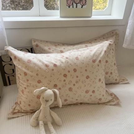 91家纺网 家纺一手货源 找家纺 百寐 2023新款13372全棉印花信封枕套加大宜家大枕芯保护套 小玫瑰