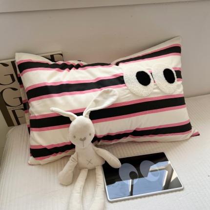 91家纺网 家纺一手货源 找家纺 （总）百寐 2023新款混搭毛巾绣大眼睛13372全棉枕套多巴胺组合