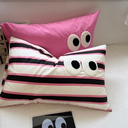 91家纺网 家纺一手货源 找家纺 （总）百寐 2023新款混搭毛巾绣大眼睛13372全棉枕套多巴胺组合