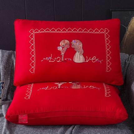 91家纺网 家纺一手货源 找家纺 （总）大熊 2023新款时尚婚庆刺绣枕芯48*74/只