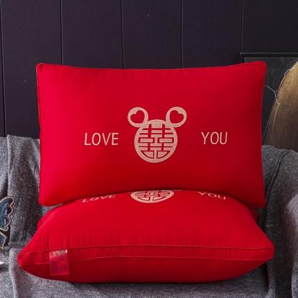 91家纺网 家纺一手货源 找家纺 （总）大熊 2023新款时尚婚庆刺绣枕芯48*74/只