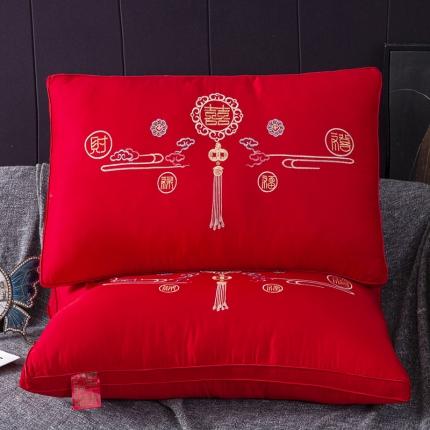 91家纺网 家纺一手货源 找家纺 （总）大熊 2023新款时尚婚庆刺绣枕芯48*74/只