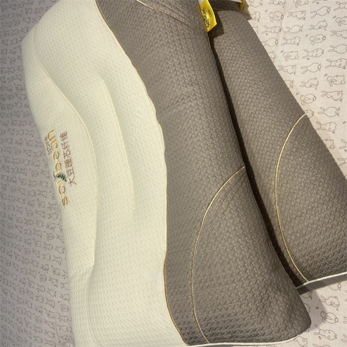 91家纺网 家纺一手货源 找家纺 剑桥枕业 2023全新枕芯系列-大豆暖心枕羽丝定型枕48*74CM每只