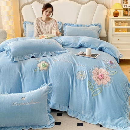 91家纺网 家纺一手货源 找家纺 9斤230g全消光婴儿绒被套兔毛绒牛奶绒贴布绣刺绣花四件套小清新