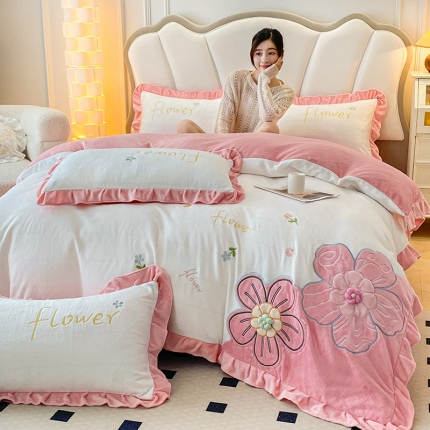 91家纺网 家纺一手货源 找家纺 9斤230g全消光婴儿绒被套兔毛绒牛奶绒贴布绣刺绣花四件套小清新