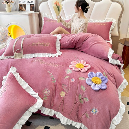 91家纺网 家纺一手货源 找家纺 9斤230g全消光婴儿绒被套兔毛绒牛奶绒贴布绣刺绣花四件套小清新