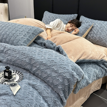 91家纺网 家纺一手货源 找家纺 12斤230g全消光牛奶绒夹棉床盖四件套兔兔绒绒蕾丝床裙款四件套