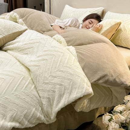 91家纺网 家纺一手货源 找家纺 12斤230g全消光牛奶绒夹棉床盖四件套兔兔绒绒蕾丝床裙款四件套