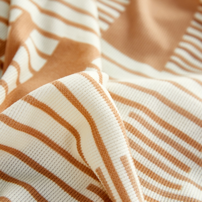 91家纺网 家纺一手货源 找家纺 丝绮鹿 2023新款针织柔肤格沙发床套裙边款 简素线条-黑