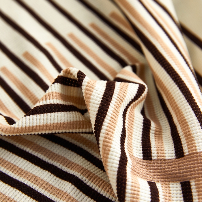 91家纺网 家纺一手货源 找家纺 丝绮鹿 2023新款针织柔肤格沙发套（裙边款） 简素线条-黑