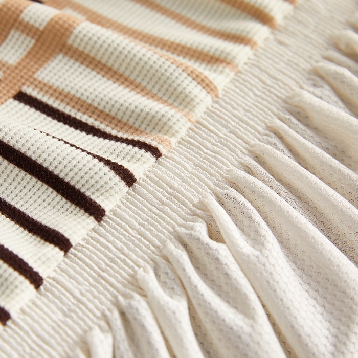 91家纺网 家纺一手货源 找家纺 丝绮鹿 2023新款针织柔肤格沙发套（裙边款） 简素线条-黑