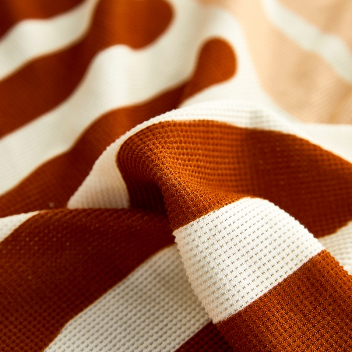 91家纺网 家纺一手货源 找家纺 丝绮鹿 2023新款针织柔肤格沙发套（裙边款） 米咖条纹