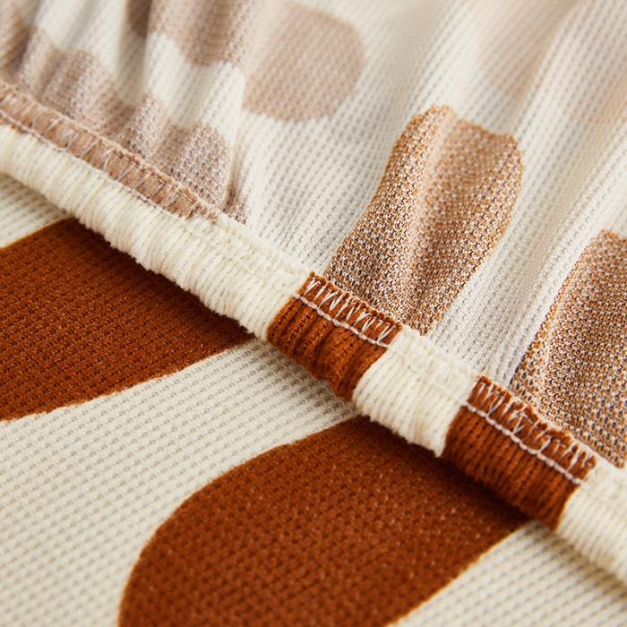 91家纺网 家纺一手货源 找家纺 丝绮鹿2023针织柔肤格贵妃沙发套松紧款 买一个沙发套默认送一个抱枕套 米咖条纹