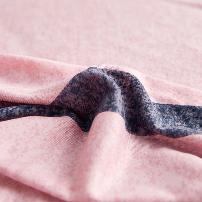 91家纺网 家纺一手货源 找家纺 丝绮鹿 2023新款牛奶丝沙发床套（裙边款） 萌萌小鹿