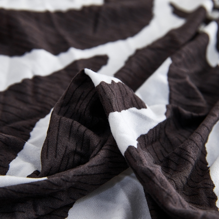 91家纺网 家纺一手货源 找家纺 丝绮鹿 2023新款牛奶丝沙发套贵妃图（裙边款） 斑马纹