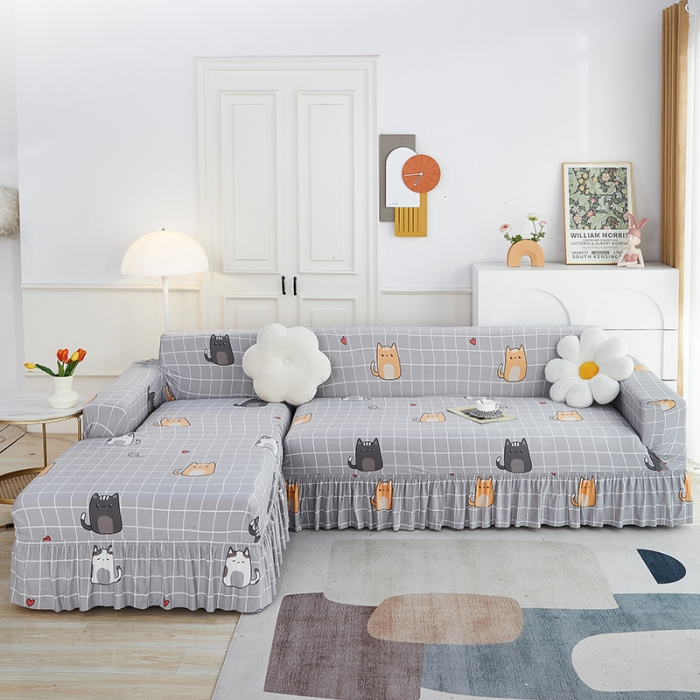 91家纺网 家纺一手货源 找家纺 丝绮鹿 2023新款牛奶丝沙发套贵妃图（裙边款） 方格猫咪