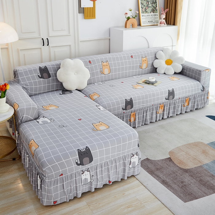 91家纺网 家纺一手货源 找家纺 丝绮鹿 2023新款牛奶丝沙发套贵妃图（裙边款） 方格猫咪