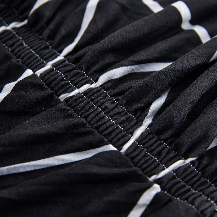 91家纺网 家纺一手货源 找家纺 丝绮鹿 2023新款牛奶丝沙发套贵妃图（裙边款） 黑色线格