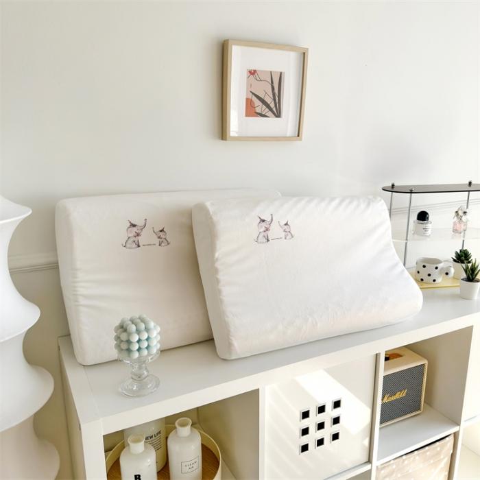 91家纺网 家纺一手货源 找家纺 新款皇家绅士冬用加绒加厚款天然乳胶枕成人保暖乳胶成人枕芯