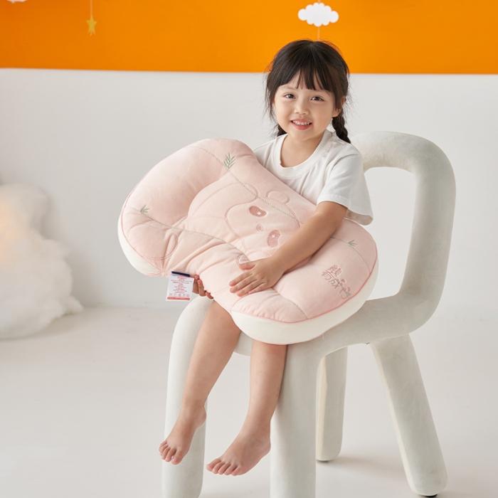 91家纺网 家纺一手货源 找家纺 2024新款 趣味软萌 熊猫图案设计 多维度护颈 带来深度好睡眠