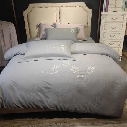 91家纺网 家纺一手货源 找家纺 玖玖爱 2023新款碳素磨毛刺绣款四件套 弗莱维亚高级灰