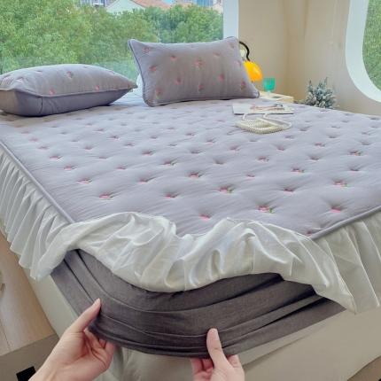 91家纺网 家纺一手货源 找家纺 尊康家纺（原磊科） 2024新款全棉色织夹棉大豆床笠-花颜 花颜-灰