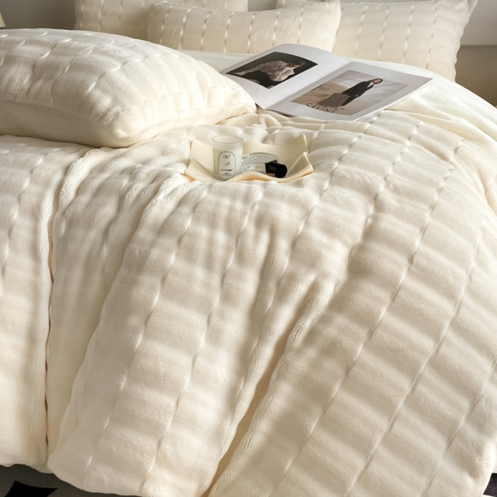 91家纺网 家纺一手货源 找家纺 子曰 2024新款牛奶兔兔泡泡绒四件套 优雅白