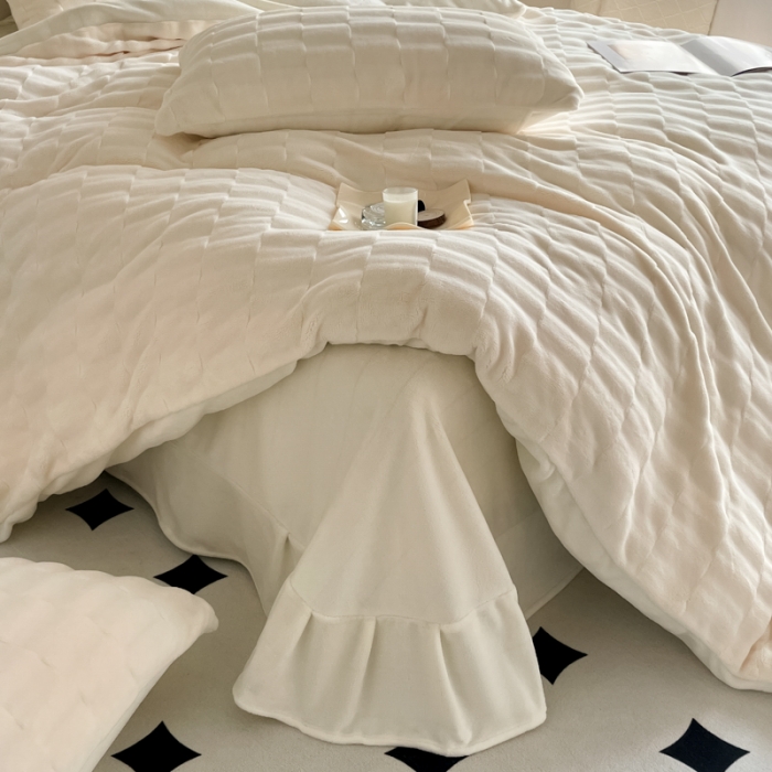 91家纺网 家纺一手货源 找家纺 子曰 2024新款牛奶兔兔泡泡绒四件套 优雅白