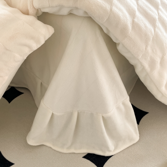 91家纺网 家纺一手货源 找家纺 子曰 2024新款牛奶兔兔泡泡绒四件套 优雅白