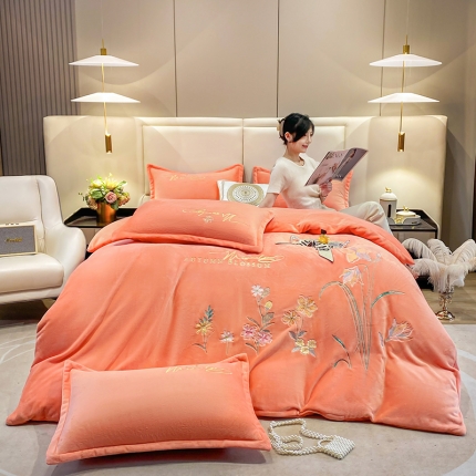 91家纺网 家纺一手货源 找家纺 漫布云2023加厚大版花卉牛奶绒刺绣花四件套婴儿兔毛法莱金貂绒四件套