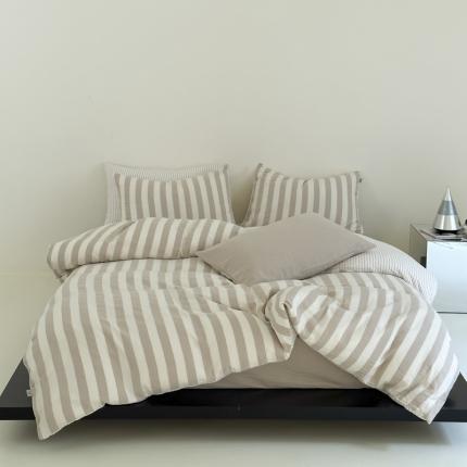 91家纺网 家纺一手货源 找家纺 玛奇朵 2023新款色织双层皱纱-韩系条纹四件套 韩系条纹-奶咖