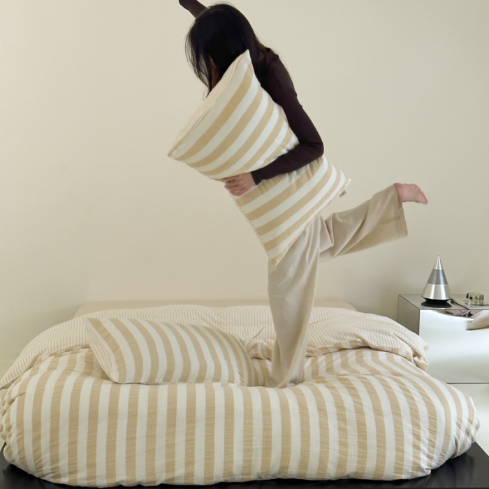 91家纺网 家纺一手货源 找家纺 玛奇朵 2023新款色织双层皱纱-韩系条纹四件套 韩系条纹-卡其