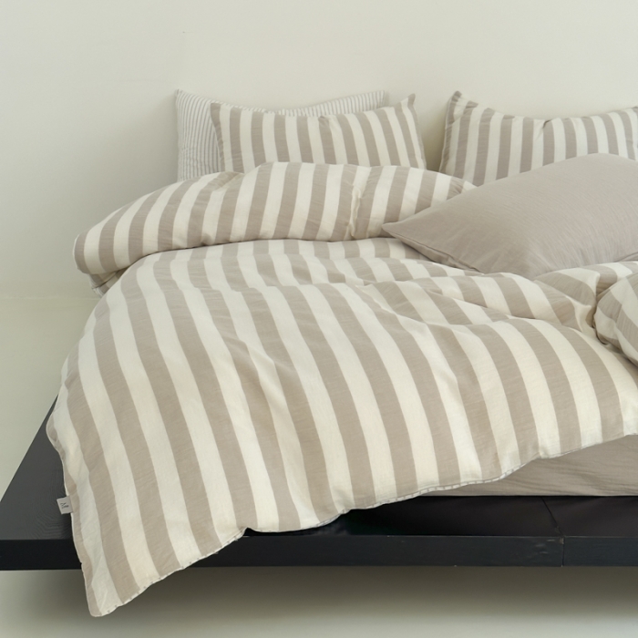 91家纺网 家纺一手货源 找家纺 玛奇朵 2023新款色织双层皱纱-韩系条纹四件套 韩系条纹-奶咖