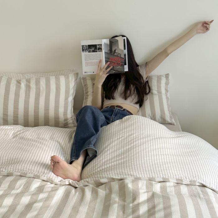 91家纺网 家纺一手货源 找家纺 玛奇朵 2023新款色织双层皱纱-韩系条纹四件套 韩系条纹-奶咖