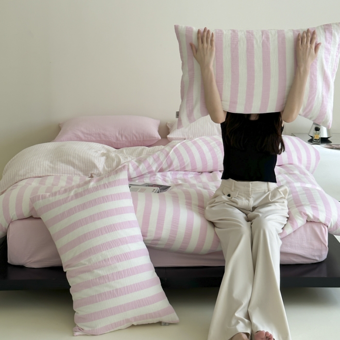 91家纺网 家纺一手货源 找家纺 玛奇朵 2023新款色织双层皱纱-韩系条纹四件套 韩系条纹-桃粉