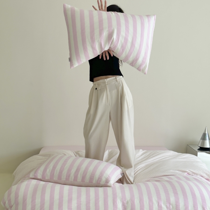 91家纺网 家纺一手货源 找家纺 玛奇朵 2023新款色织双层皱纱-韩系条纹四件套 韩系条纹-桃粉