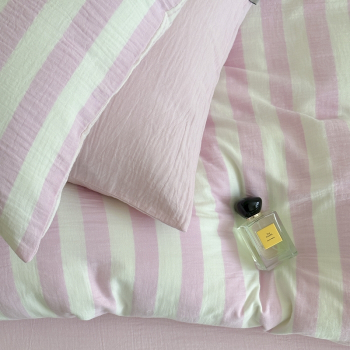 91家纺网 家纺一手货源 找家纺 玛奇朵 2023新款色织双层皱纱-韩系条纹四件套 韩系条纹-桃粉