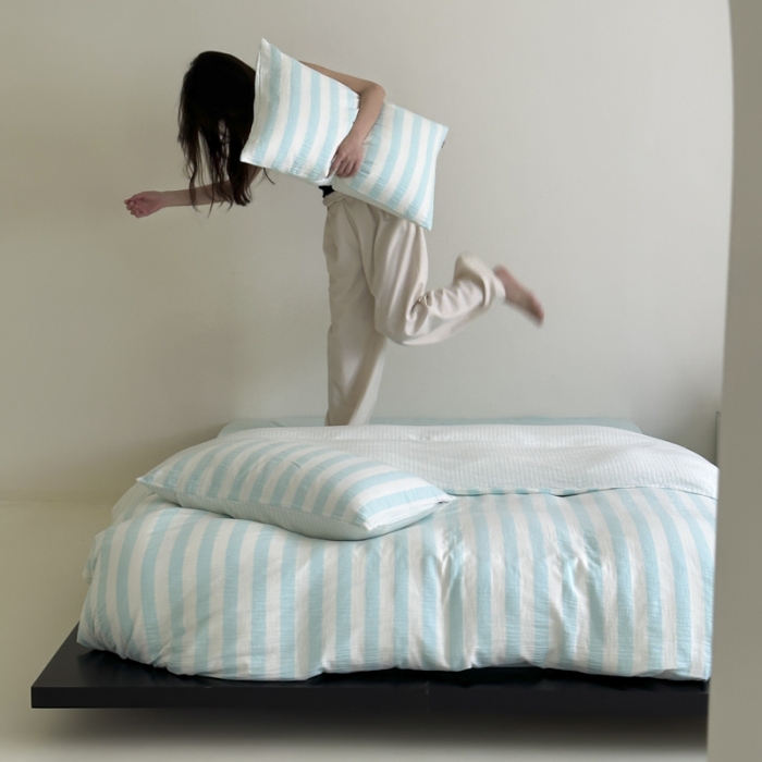 91家纺网 家纺一手货源 找家纺 玛奇朵 2023新款色织双层皱纱-韩系条纹四件套 韩系条纹-蔚蓝