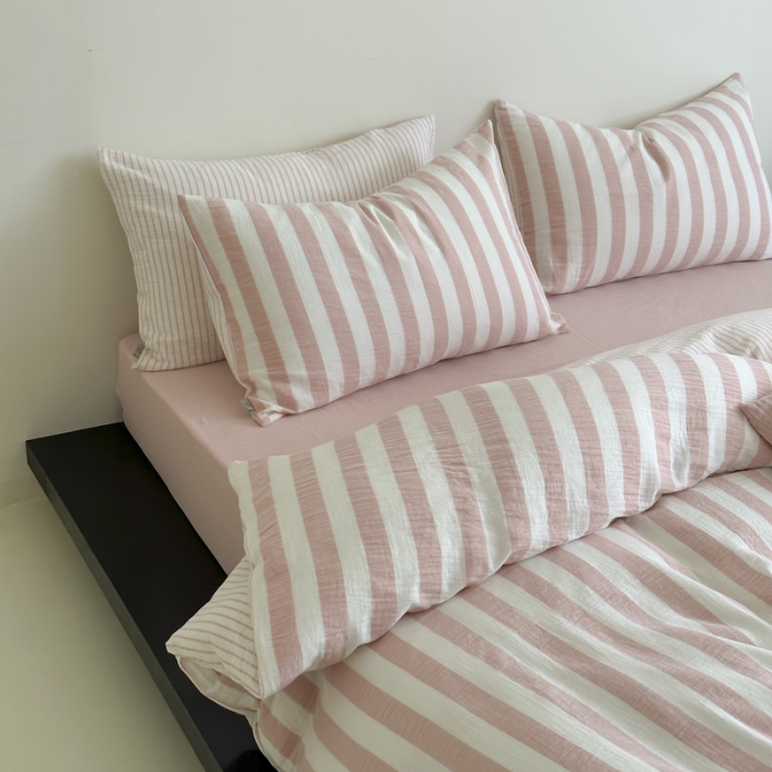 91家纺网 家纺一手货源 找家纺 玛奇朵 2023新款色织双层皱纱-韩系条纹四件套 韩系条纹-雅粉