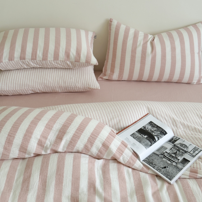 91家纺网 家纺一手货源 找家纺 玛奇朵 2023新款色织双层皱纱-韩系条纹四件套 韩系条纹-雅粉