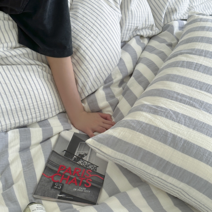 91家纺网 家纺一手货源 找家纺 玛奇朵 2023新款色织双层皱纱-韩系条纹四件套 韩系条纹-月灰