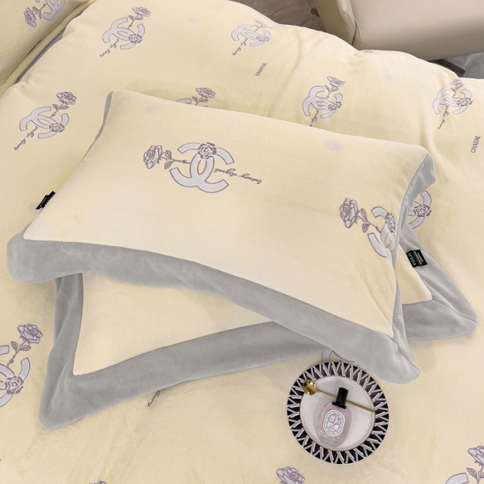 91家纺网 家纺一手货源 找家纺 品家居 2025新款5D雕花牛奶绒四件套-心动玫瑰 黄拼灰