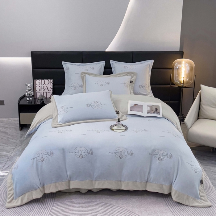 91家纺网 家纺一手货源 找家纺 品家居 2025新款5D雕花牛奶绒四件套-心动玫瑰 蓝拼灰