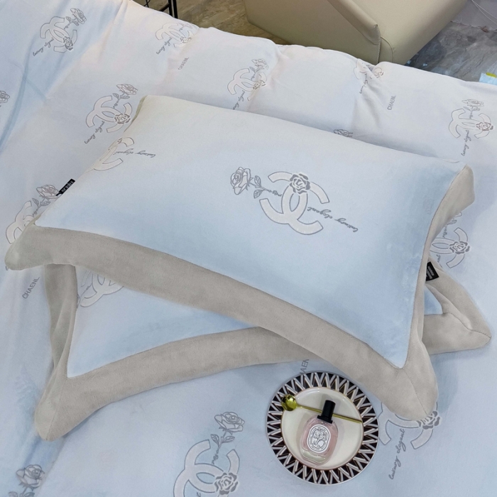 91家纺网 家纺一手货源 找家纺 品家居 2025新款5D雕花牛奶绒四件套-心动玫瑰 蓝拼灰