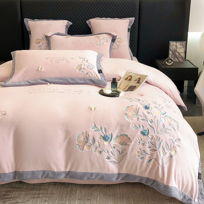 91家纺网 家纺一手货源 找家纺 (总) 品家居 2025新款牛奶绒绣花四件套-蝶舞恋花