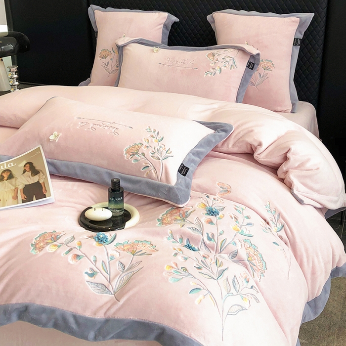 91家纺网 家纺一手货源 找家纺 (总) 品家居 2025新款牛奶绒绣花四件套-蝶舞恋花