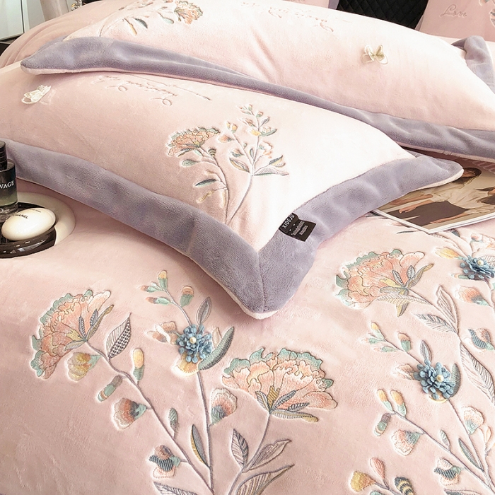 91家纺网 家纺一手货源 找家纺 (总) 品家居 2025新款牛奶绒绣花四件套-蝶舞恋花