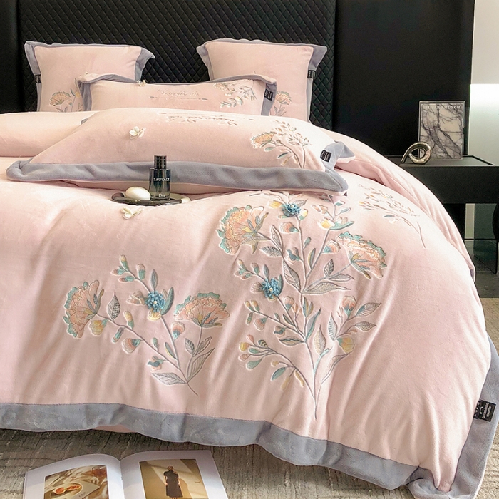 91家纺网 家纺一手货源 找家纺 (总) 品家居 2025新款牛奶绒绣花四件套-蝶舞恋花